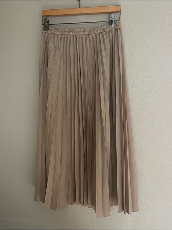 Uniqlo Dresses & Skirts - Uniqlo Chiffon Pleated Long Skirt Beige M